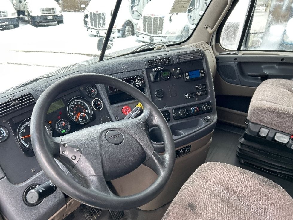 Sleeper Tractor-Heavy Duty Tractors-Freightliner-2019-Cascadia 11364ST-Akron-OH-656,291\n\t\tmiles-$ 40,000 - Image 10
