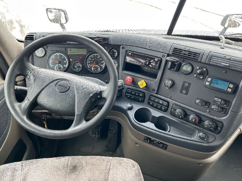 Sleeper Tractor-Heavy Duty Tractors-Freightliner-2019-Cascadia 11364ST-Akron-OH-656,291\n\t\tmiles-$ 40,000 - Image 11