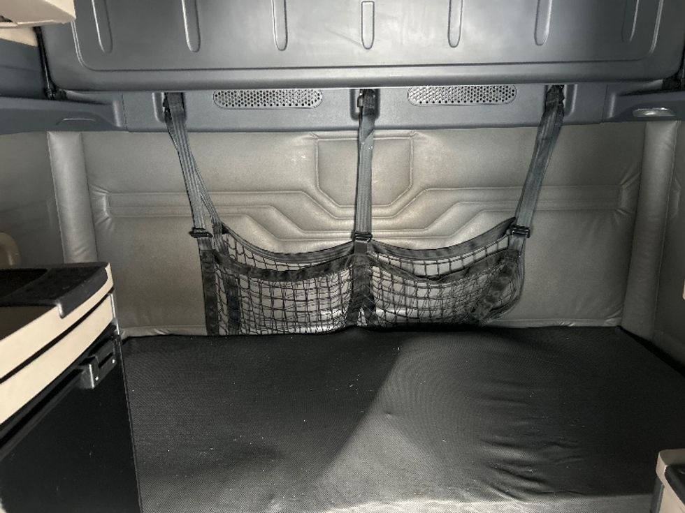 Sleeper Tractor-Heavy Duty Tractors-Freightliner-2019-Cascadia 11364ST-Akron-OH-656,291\n\t\tmiles-$ 40,000 - Image 15