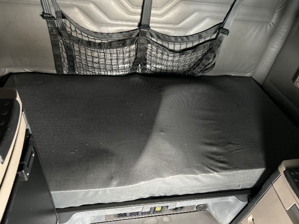 Sleeper Tractor-Heavy Duty Tractors-Freightliner-2019-Cascadia 11364ST-Akron-OH-656,291\n\t\tmiles-$ 40,000 - Image 16