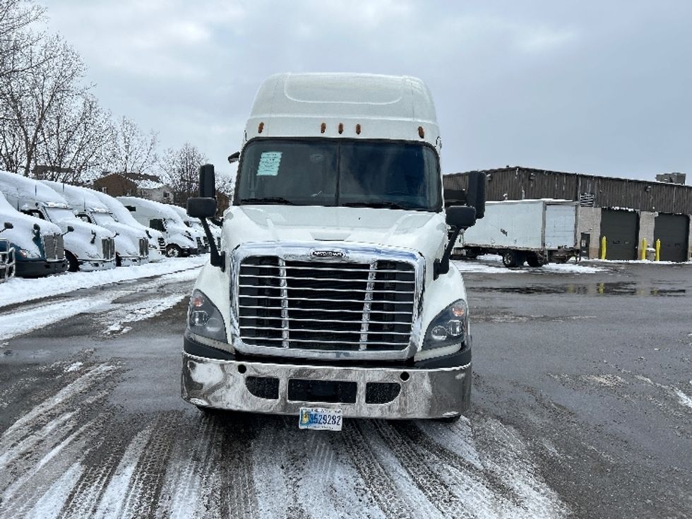 Sleeper Tractor-Heavy Duty Tractors-Freightliner-2019-Cascadia 11364ST-Akron-OH-656,291\n\t\tmiles-$ 40,000 - Image 2