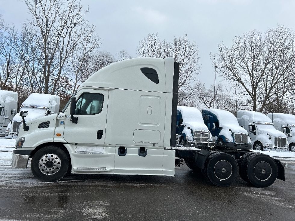 Sleeper Tractor-Heavy Duty Tractors-Freightliner-2019-Cascadia 11364ST-Akron-OH-656,291\n\t\tmiles-$ 40,000 - Image 4