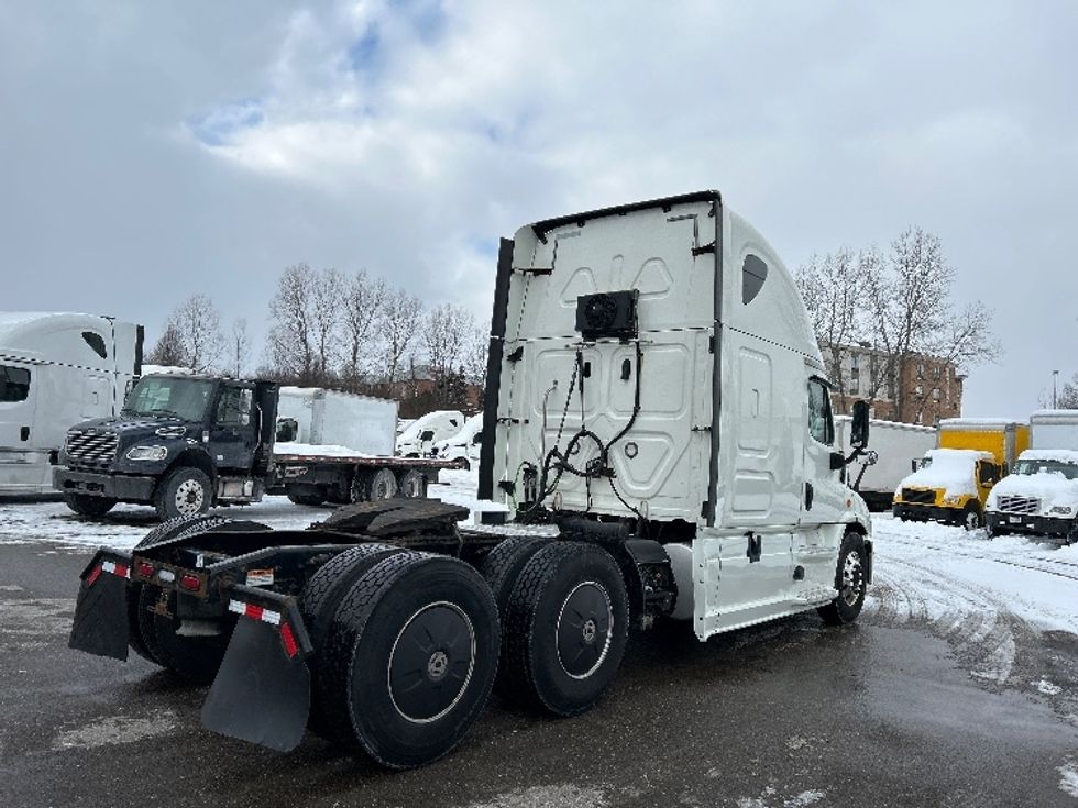 Sleeper Tractor-Heavy Duty Tractors-Freightliner-2019-Cascadia 11364ST-Akron-OH-656,291\n\t\tmiles-$ 40,000 - Image 7