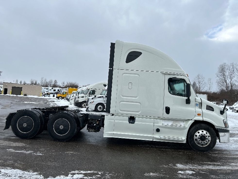 Sleeper Tractor-Heavy Duty Tractors-Freightliner-2019-Cascadia 11364ST-Akron-OH-656,291\n\t\tmiles-$ 40,000 - Image 8