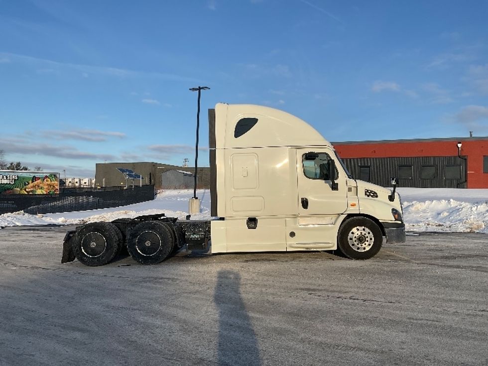 Sleeper Tractor-Heavy Duty Tractors-Freightliner-2019-Cascadia 11364ST-Akron-OH-684,104\n\t\tmiles-$ 34,750 - Image 1