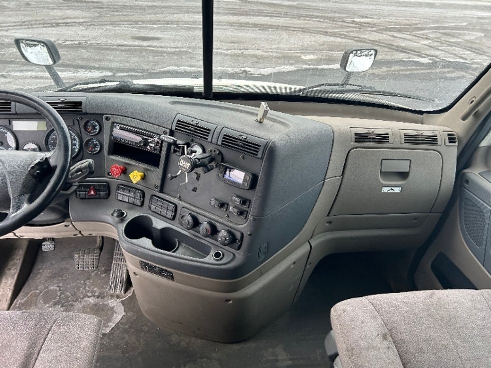 Sleeper Tractor-Heavy Duty Tractors-Freightliner-2019-Cascadia 11364ST-Akron-OH-684,104\n\t\tmiles-$ 34,750 - Image 12