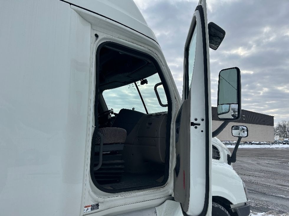 Sleeper Tractor-Heavy Duty Tractors-Freightliner-2019-Cascadia 11364ST-Akron-OH-684,104\n\t\tmiles-$ 34,750 - Image 13