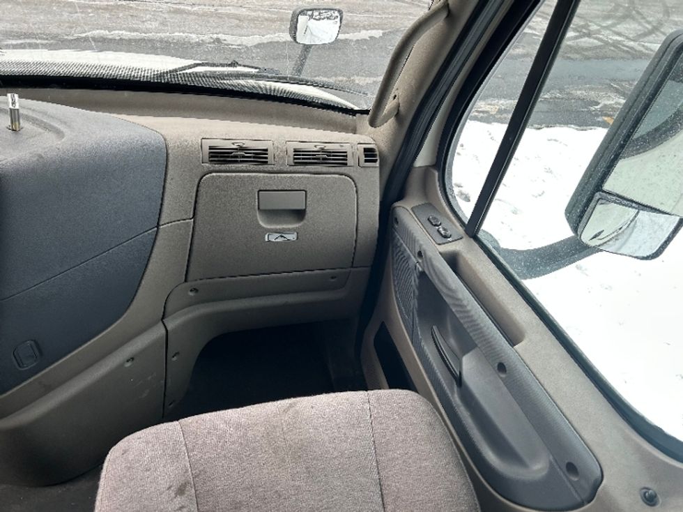 Sleeper Tractor-Heavy Duty Tractors-Freightliner-2019-Cascadia 11364ST-Akron-OH-684,104\n\t\tmiles-$ 34,750 - Image 14