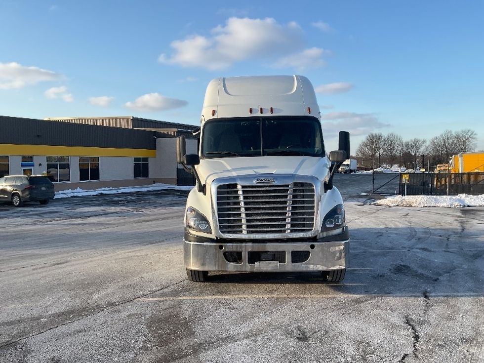 Sleeper Tractor-Heavy Duty Tractors-Freightliner-2019-Cascadia 11364ST-Akron-OH-684,104\n\t\tmiles-$ 34,750 - Image 2