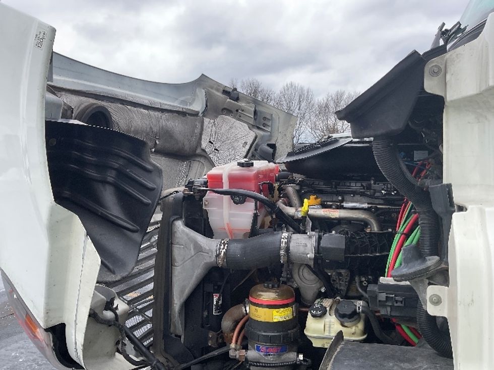 Sleeper Tractor-Heavy Duty Tractors-Freightliner-2019-Cascadia 11364ST-Akron-OH-684,104\n\t\tmiles-$ 34,750 - Image 21