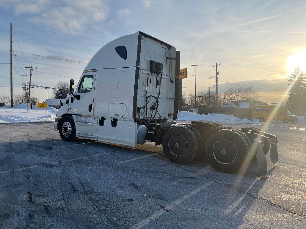 Sleeper Tractor-Heavy Duty Tractors-Freightliner-2019-Cascadia 11364ST-Akron-OH-684,104\n\t\tmiles-$ 34,750 - Image 5