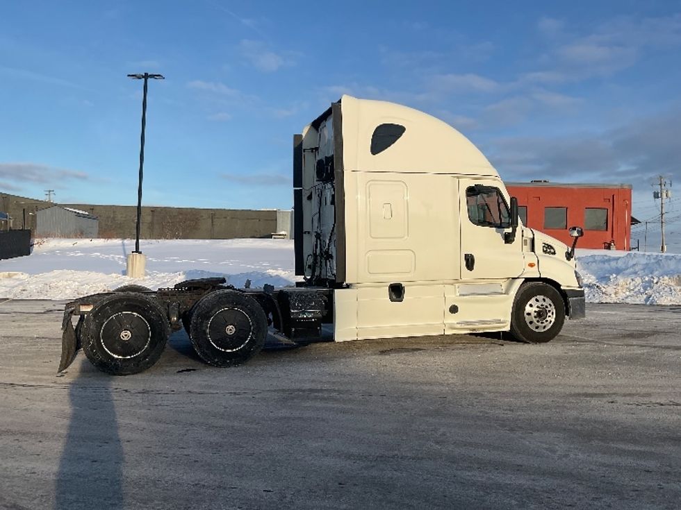 Sleeper Tractor-Heavy Duty Tractors-Freightliner-2019-Cascadia 11364ST-Akron-OH-684,104\n\t\tmiles-$ 34,750 - Image 8