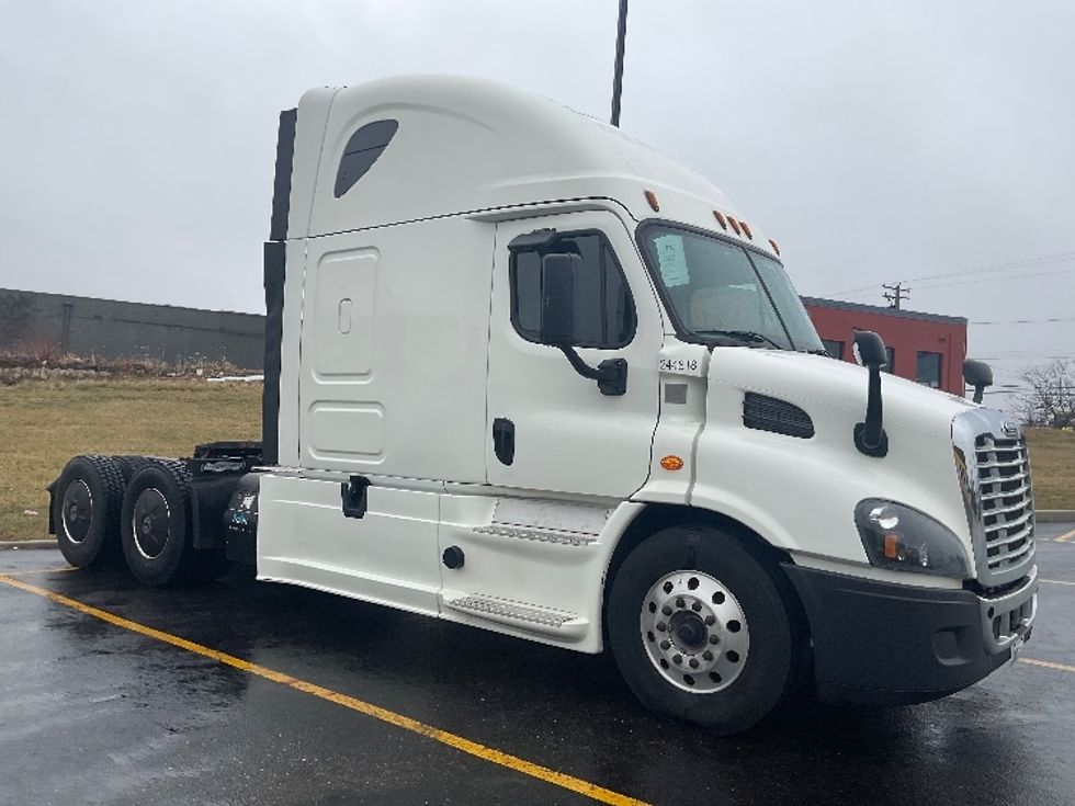 Sleeper Tractor-Heavy Duty Tractors-Freightliner-2019-Cascadia 11364ST-Akron-OH-685,683\n\t\tmiles-$ 34,750 - Image 1