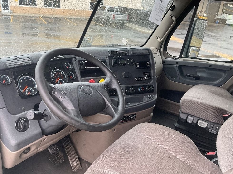 Sleeper Tractor-Heavy Duty Tractors-Freightliner-2019-Cascadia 11364ST-Akron-OH-685,683\n\t\tmiles-$ 34,750 - Image 10