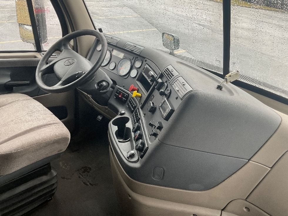Sleeper Tractor-Heavy Duty Tractors-Freightliner-2019-Cascadia 11364ST-Akron-OH-685,683\n\t\tmiles-$ 34,750 - Image 15