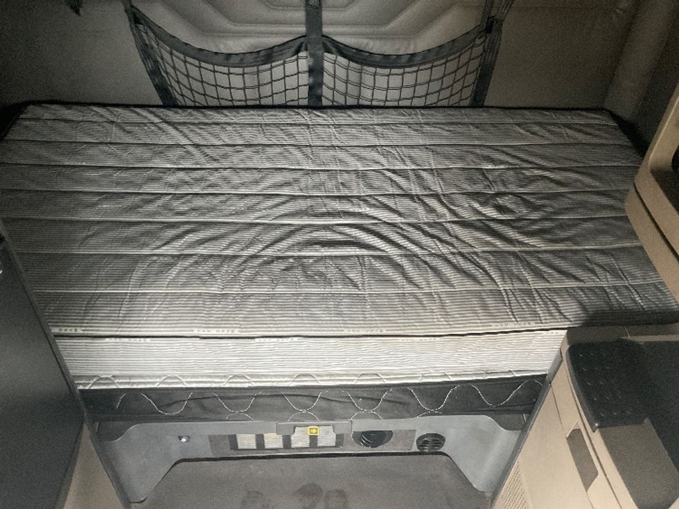 Sleeper Tractor-Heavy Duty Tractors-Freightliner-2019-Cascadia 11364ST-Akron-OH-685,683\n\t\tmiles-$ 34,750 - Image 17