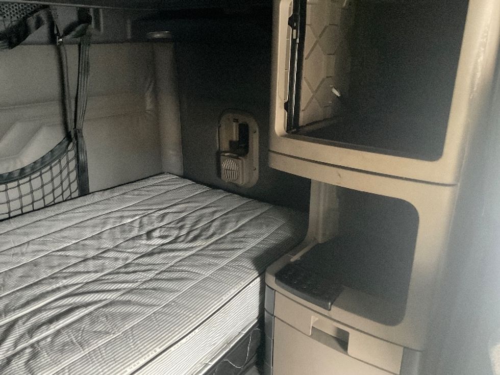 Sleeper Tractor-Heavy Duty Tractors-Freightliner-2019-Cascadia 11364ST-Akron-OH-685,683\n\t\tmiles-$ 34,750 - Image 18
