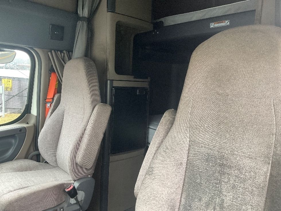 Sleeper Tractor-Heavy Duty Tractors-Freightliner-2019-Cascadia 11364ST-Akron-OH-685,683\n\t\tmiles-$ 34,750 - Image 22