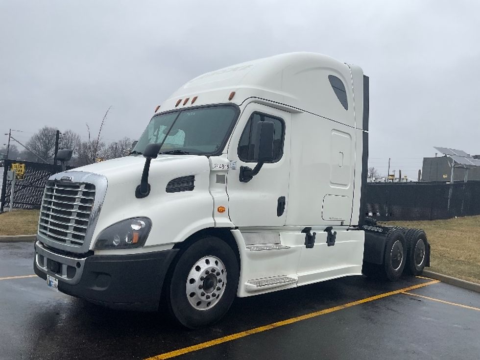 Sleeper Tractor-Heavy Duty Tractors-Freightliner-2019-Cascadia 11364ST-Akron-OH-685,683\n\t\tmiles-$ 34,750 - Image 3