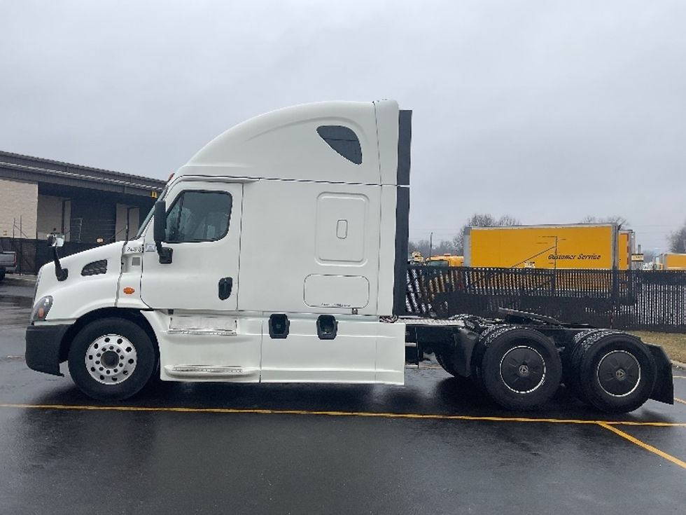 Sleeper Tractor-Heavy Duty Tractors-Freightliner-2019-Cascadia 11364ST-Akron-OH-685,683\n\t\tmiles-$ 34,750 - Image 4