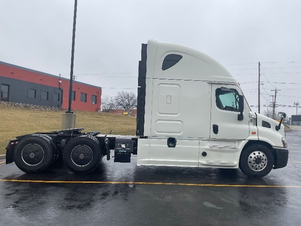 Sleeper Tractor-Heavy Duty Tractors-Freightliner-2019-Cascadia 11364ST-Akron-OH-685,683\n\t\tmiles-$ 34,750 - Image 8