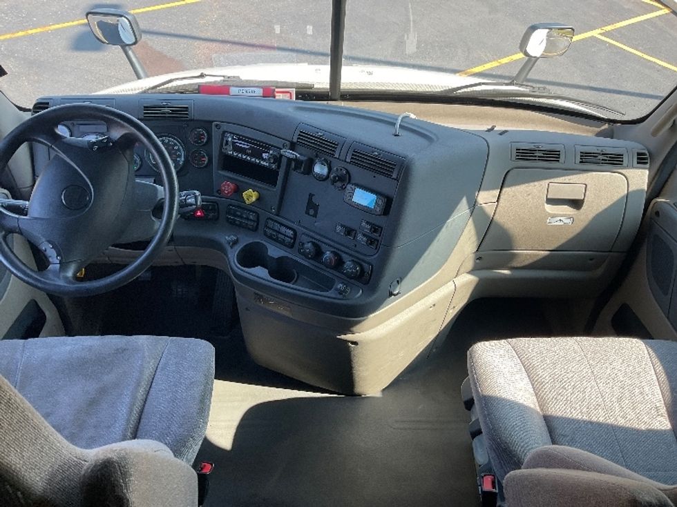 Sleeper Tractor-Heavy Duty Tractors-Freightliner-2019-Cascadia 11364ST-Akron-OH-741,366\n\t\tmiles-$ 33,750 - Image 12