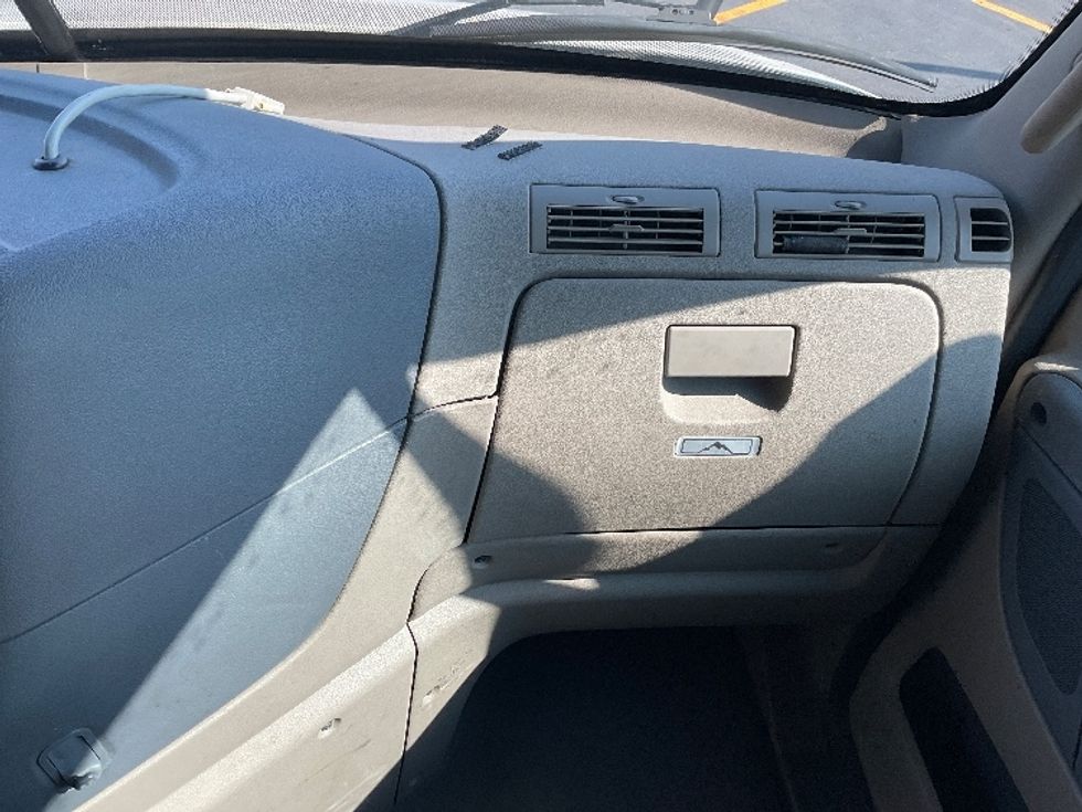 Sleeper Tractor-Heavy Duty Tractors-Freightliner-2019-Cascadia 11364ST-Akron-OH-741,366\n\t\tmiles-$ 33,750 - Image 14