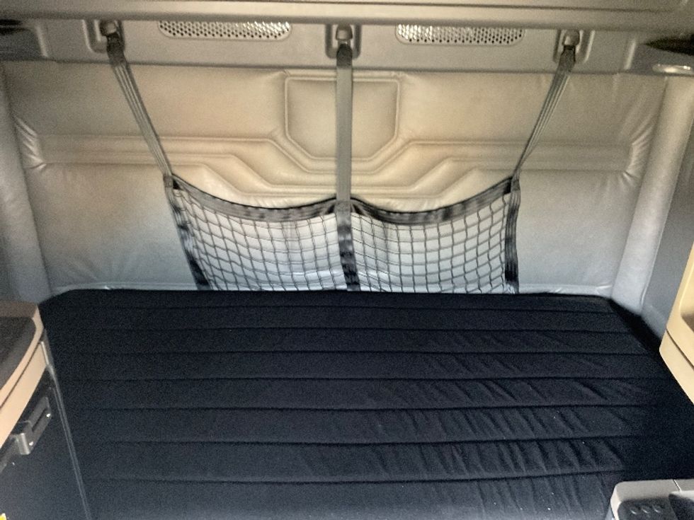 Sleeper Tractor-Heavy Duty Tractors-Freightliner-2019-Cascadia 11364ST-Akron-OH-741,366\n\t\tmiles-$ 33,750 - Image 16