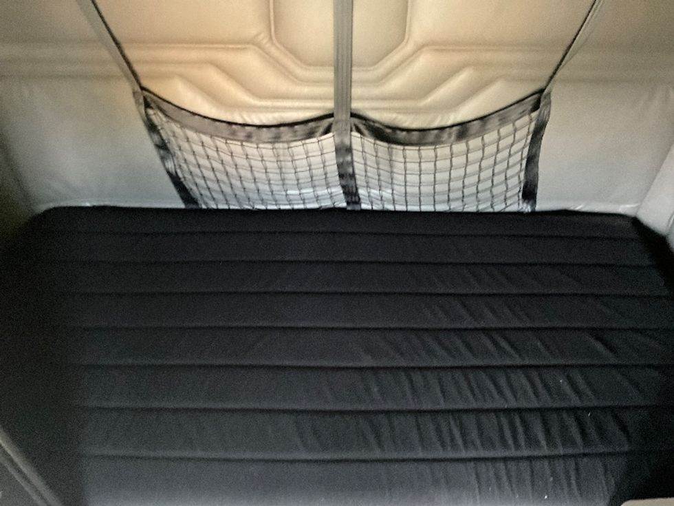 Sleeper Tractor-Heavy Duty Tractors-Freightliner-2019-Cascadia 11364ST-Akron-OH-741,366\n\t\tmiles-$ 33,750 - Image 17