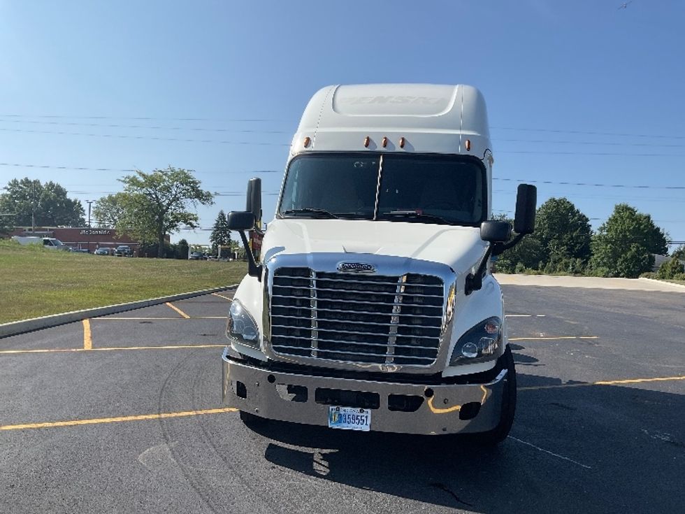 Sleeper Tractor-Heavy Duty Tractors-Freightliner-2019-Cascadia 11364ST-Akron-OH-741,366\n\t\tmiles-$ 33,750 - Image 2