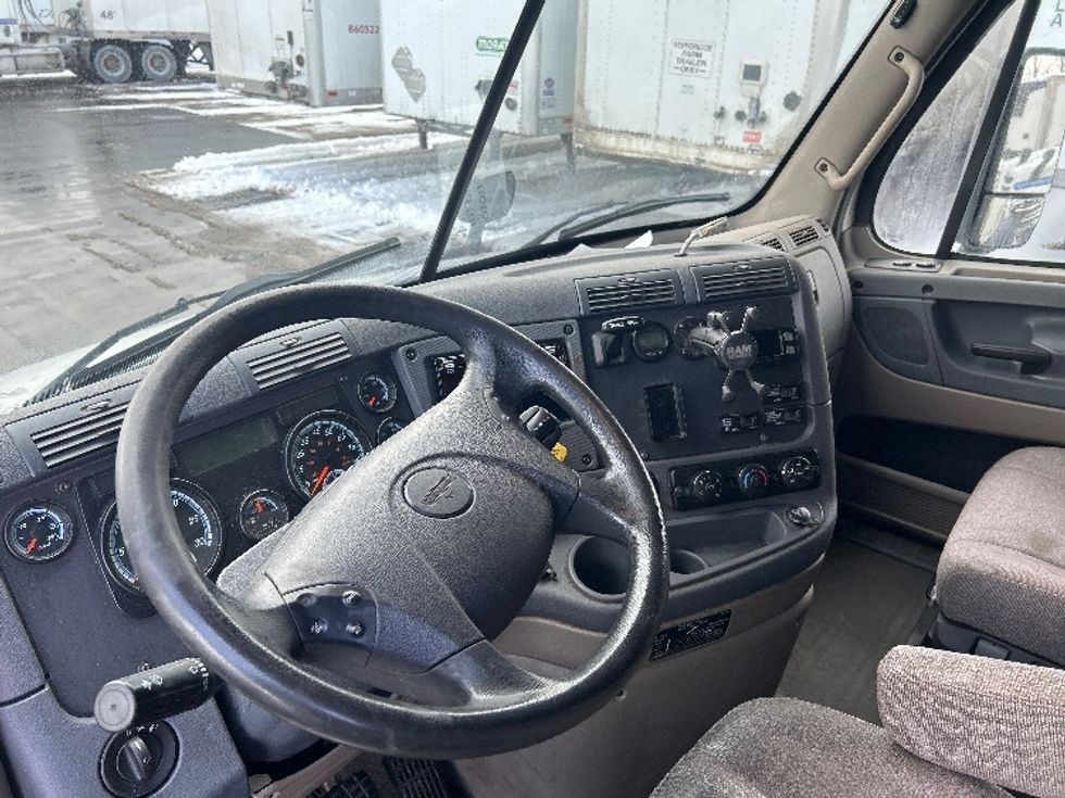 Sleeper Tractor-Heavy Duty Tractors-Freightliner-2019-Cascadia 11364ST-Akron-OH-743,703\n\t\tmiles-$ 30,500 - Image 10