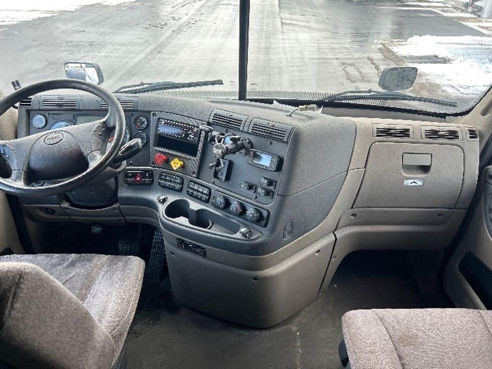 Sleeper Tractor-Heavy Duty Tractors-Freightliner-2019-Cascadia 11364ST-Akron-OH-743,703\n\t\tmiles-$ 30,500 - Image 12