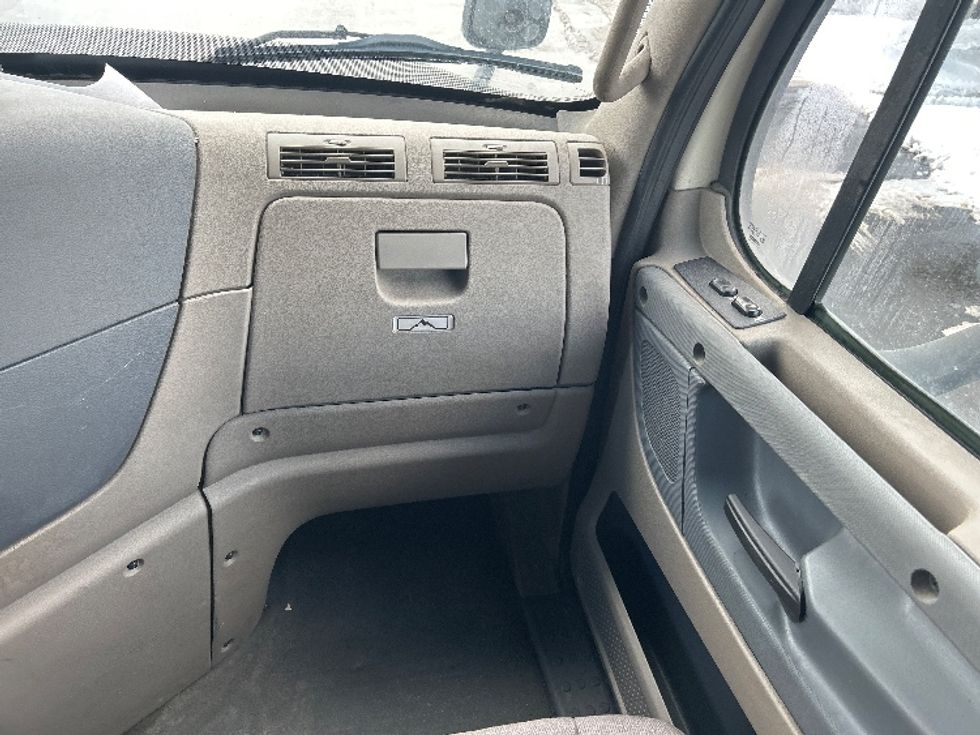 Sleeper Tractor-Heavy Duty Tractors-Freightliner-2019-Cascadia 11364ST-Akron-OH-743,703\n\t\tmiles-$ 30,500 - Image 14