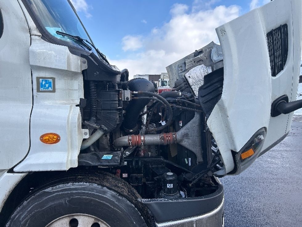 Sleeper Tractor-Heavy Duty Tractors-Freightliner-2019-Cascadia 11364ST-Akron-OH-743,703\n\t\tmiles-$ 30,500 - Image 20