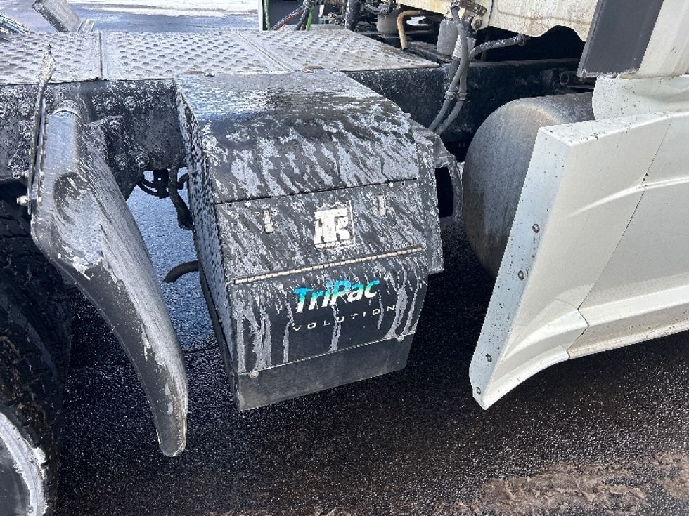 Sleeper Tractor-Heavy Duty Tractors-Freightliner-2019-Cascadia 11364ST-Akron-OH-743,703\n\t\tmiles-$ 30,500 - Image 23