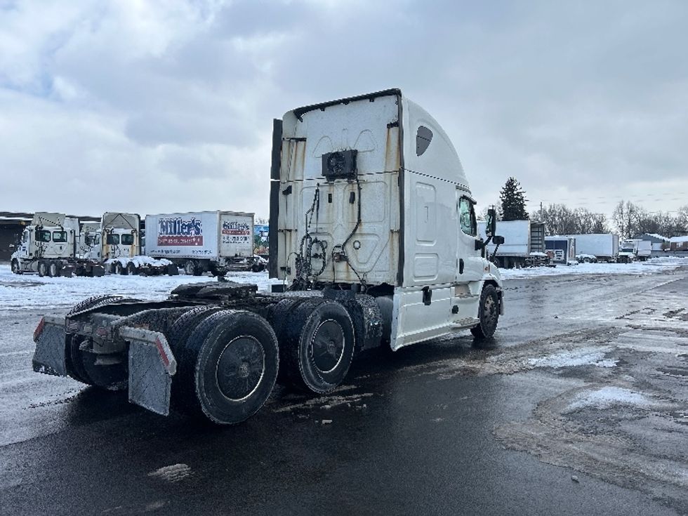 Sleeper Tractor-Heavy Duty Tractors-Freightliner-2019-Cascadia 11364ST-Akron-OH-743,703\n\t\tmiles-$ 30,500 - Image 7
