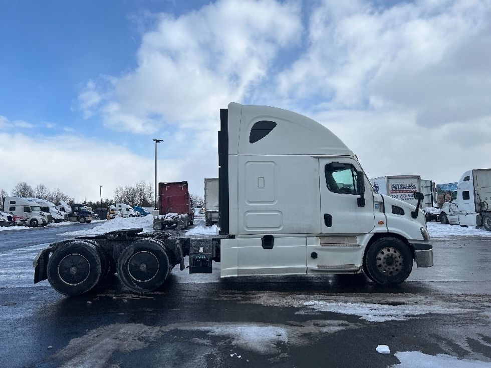 Sleeper Tractor-Heavy Duty Tractors-Freightliner-2019-Cascadia 11364ST-Akron-OH-743,703\n\t\tmiles-$ 30,500 - Image 8