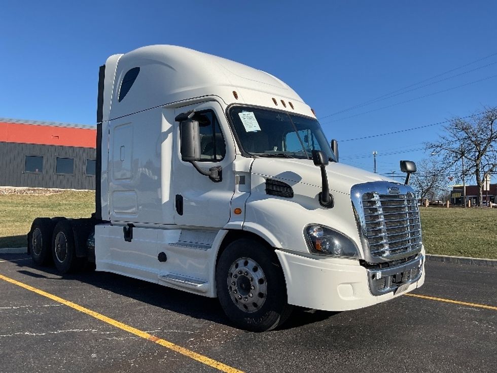 Sleeper Tractor-Heavy Duty Tractors-Freightliner-2019-Cascadia 11364ST-Akron-OH-747,793\n\t\tmiles-$ 30,250 - Image 1