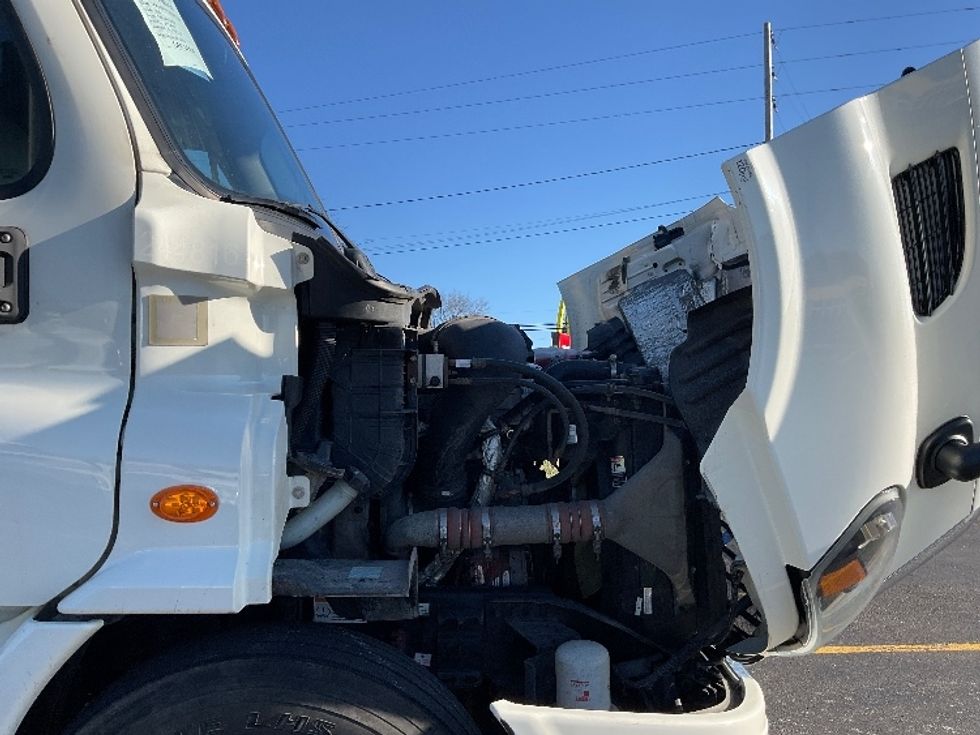 Sleeper Tractor-Heavy Duty Tractors-Freightliner-2019-Cascadia 11364ST-Akron-OH-747,793\n\t\tmiles-$ 30,250 - Image 20