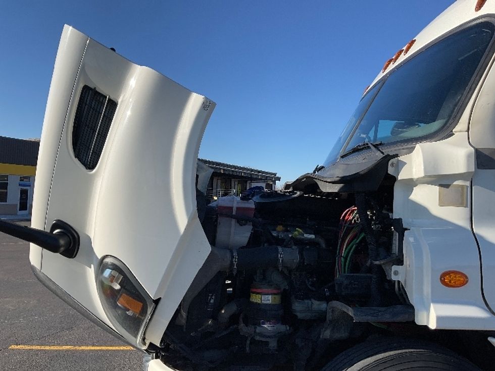 Sleeper Tractor-Heavy Duty Tractors-Freightliner-2019-Cascadia 11364ST-Akron-OH-747,793\n\t\tmiles-$ 30,250 - Image 21