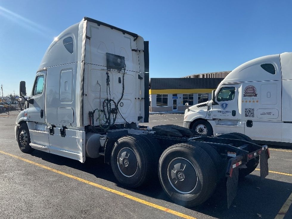 Sleeper Tractor-Heavy Duty Tractors-Freightliner-2019-Cascadia 11364ST-Akron-OH-747,793\n\t\tmiles-$ 30,250 - Image 5
