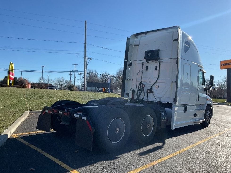 Sleeper Tractor-Heavy Duty Tractors-Freightliner-2019-Cascadia 11364ST-Akron-OH-747,793\n\t\tmiles-$ 30,250 - Image 7