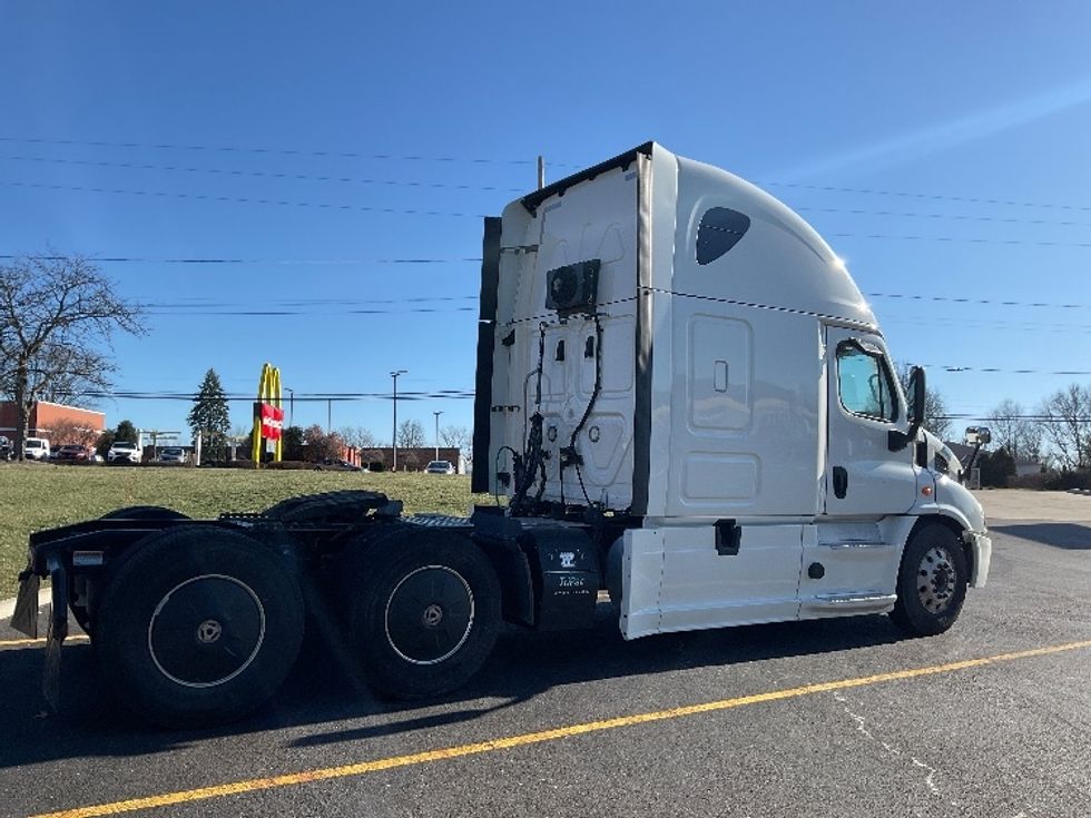 Sleeper Tractor-Heavy Duty Tractors-Freightliner-2019-Cascadia 11364ST-Akron-OH-747,793\n\t\tmiles-$ 30,250 - Image 8