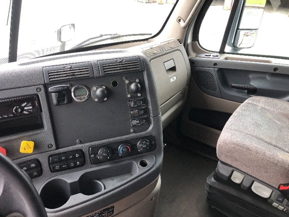 Sleeper Tractor-Heavy Duty Tractors-Freightliner-2019-Cascadia 11364ST-Albany-NY-486,683\n\t\tmiles-$ 50,000 - Image 12