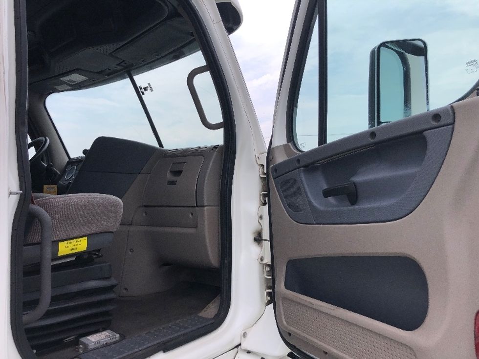 Sleeper Tractor-Heavy Duty Tractors-Freightliner-2019-Cascadia 11364ST-Albany-NY-486,683\n\t\tmiles-$ 50,000 - Image 13