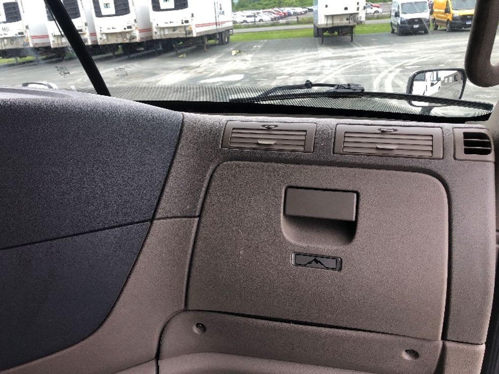 Sleeper Tractor-Heavy Duty Tractors-Freightliner-2019-Cascadia 11364ST-Albany-NY-486,683\n\t\tmiles-$ 50,000 - Image 14