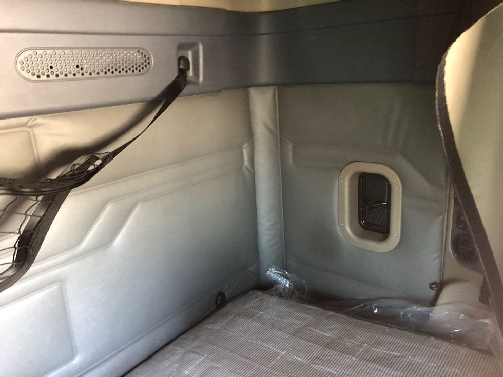 Sleeper Tractor-Heavy Duty Tractors-Freightliner-2019-Cascadia 11364ST-Albany-NY-486,683\n\t\tmiles-$ 50,000 - Image 18