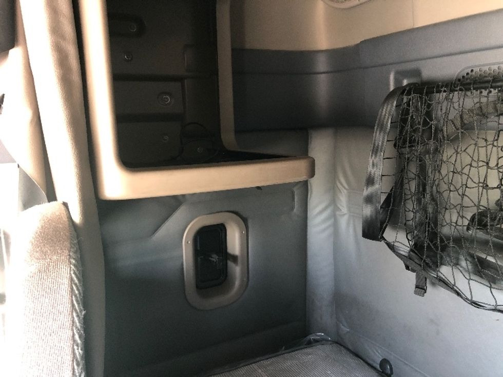 Sleeper Tractor-Heavy Duty Tractors-Freightliner-2019-Cascadia 11364ST-Albany-NY-486,683\n\t\tmiles-$ 50,000 - Image 19