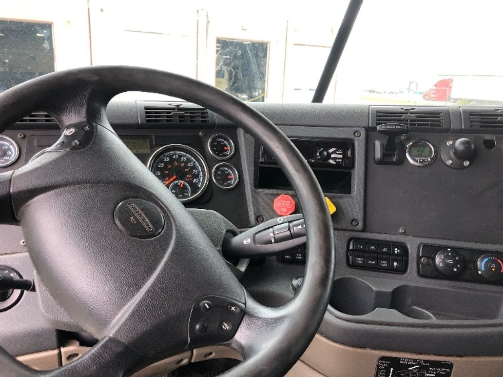 Sleeper Tractor-Heavy Duty Tractors-Freightliner-2019-Cascadia 11364ST-Albany-NY-571,142\n\t\tmiles-$ 44,250 - Image 11