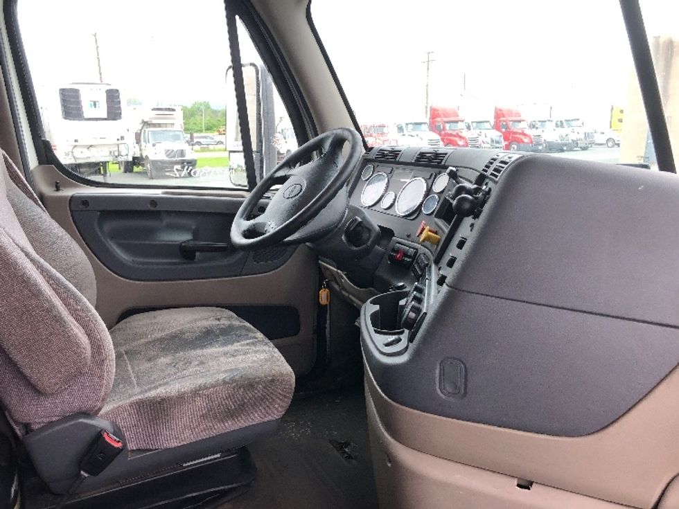Sleeper Tractor-Heavy Duty Tractors-Freightliner-2019-Cascadia 11364ST-Albany-NY-571,142\n\t\tmiles-$ 44,250 - Image 15